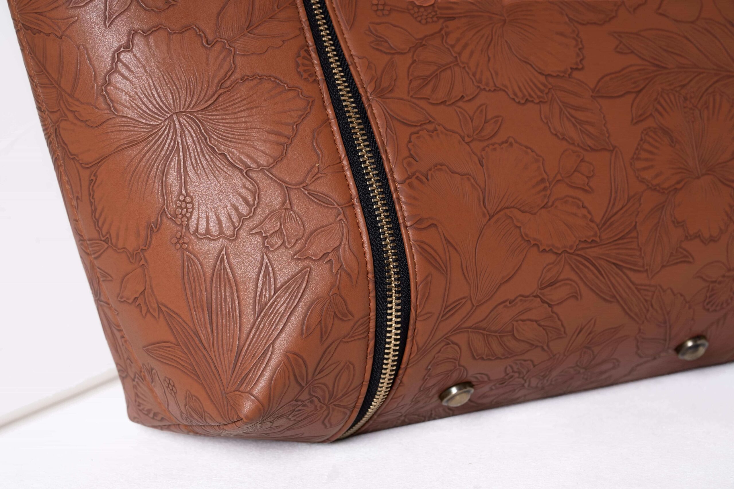 GO TOTE โ Camel Textured Core with Ivory Suede Wings - Image 6