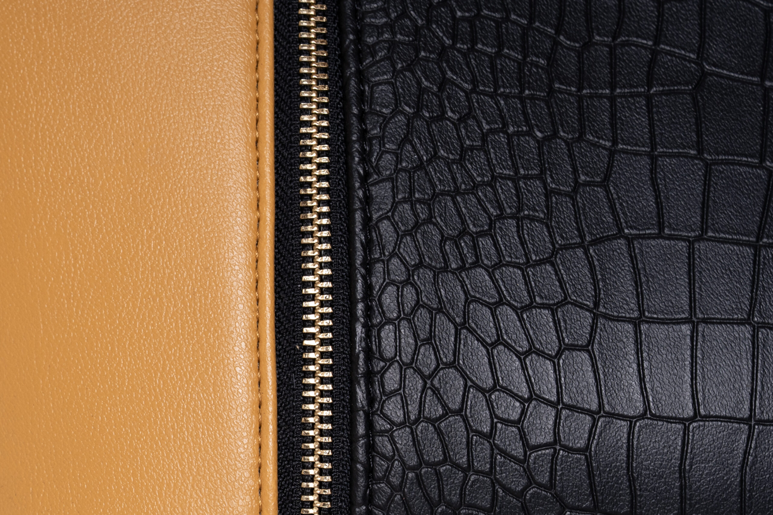 GO TOTE โ Jet Black Croco Core with Prism Python Wings - Image 5