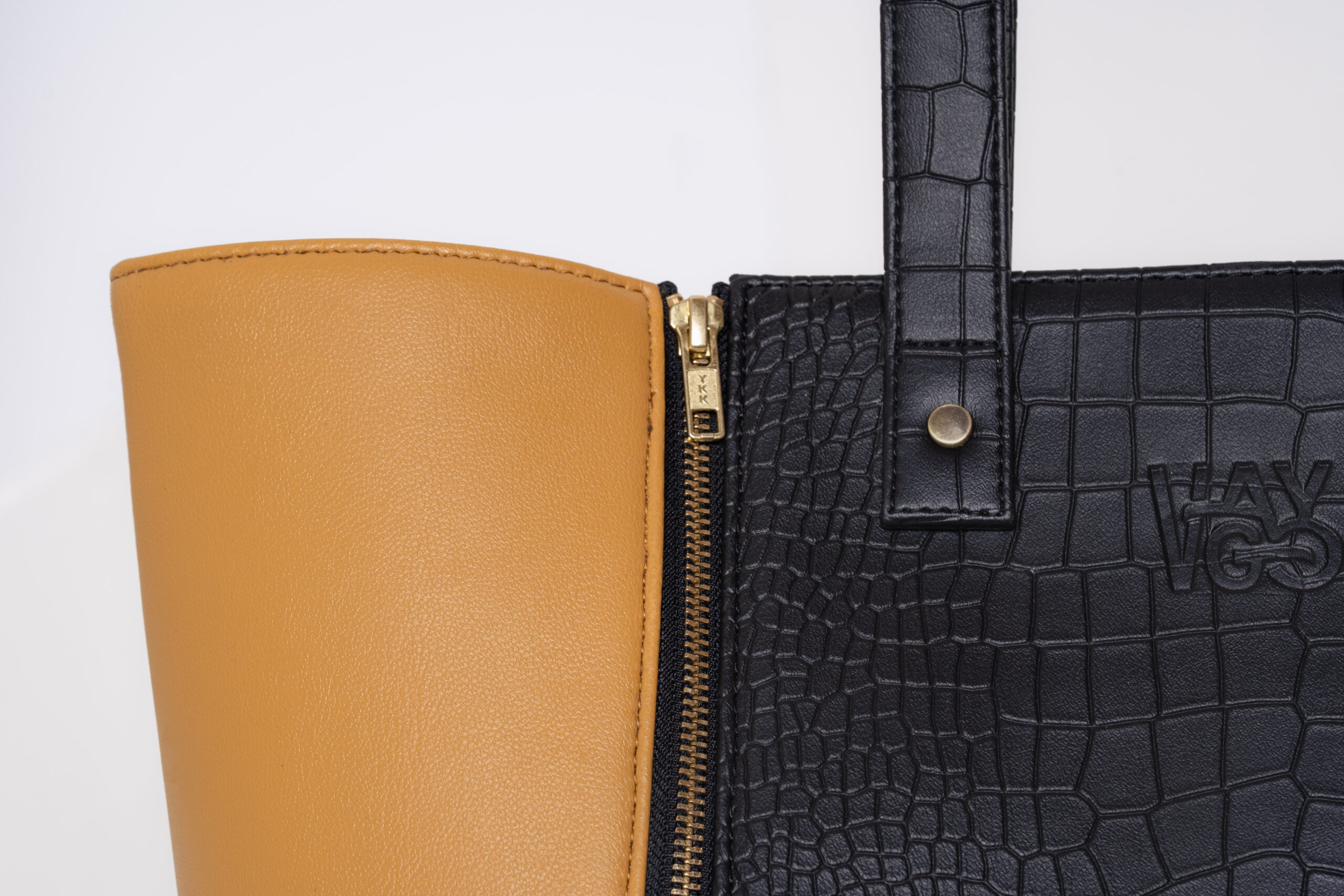 GO TOTE โ Jet Black Croco Core with Prism Python Wings - Image 6